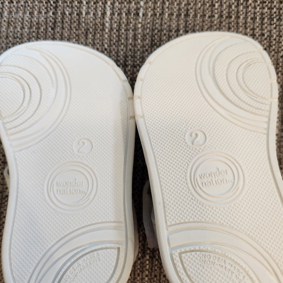 White sandals. Criss-cross design with velcro strap. Toddler sized 2 - Picture 3 of 3